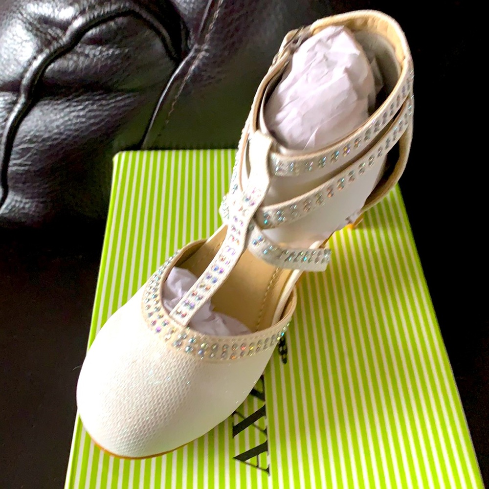 Brand New White Double Buckle Pump - Girls